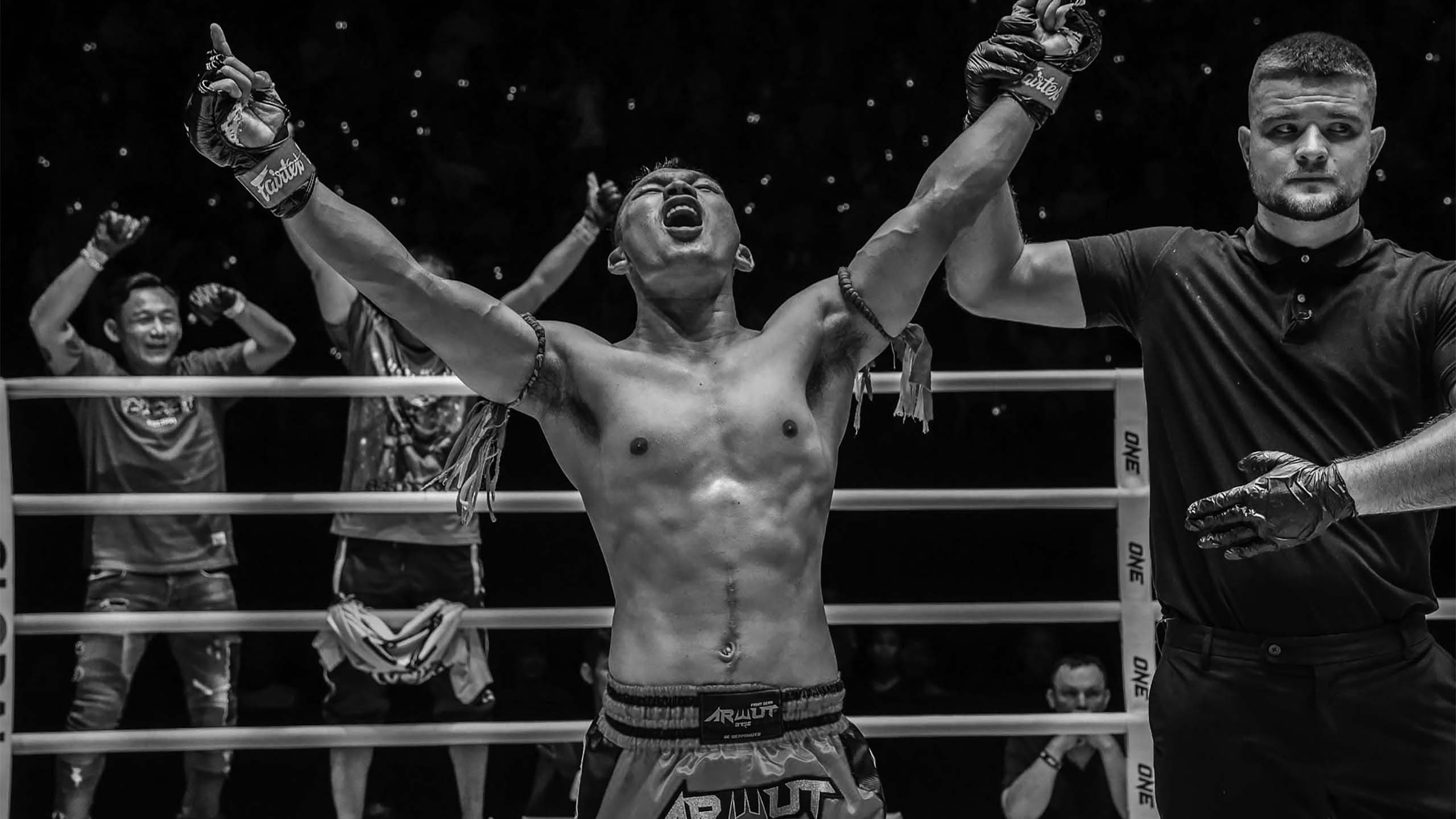 Muay Thai heavy bag training session at Rambong Muay Thai Gym in Chiang Mai